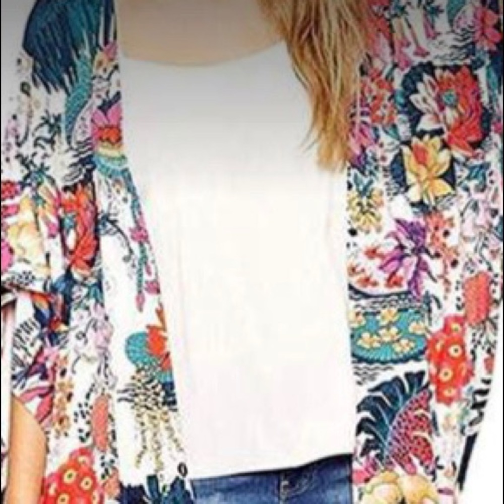 🌸ONLY 1 LEFT🌺ADORABLE OPEN KIMONO 🌸🌺 - Picture 3 of 3